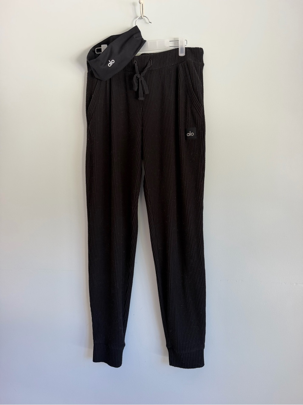 ALO Yoga Set! Black Ribbed Textured Drawstring Joggers and black headband Large
